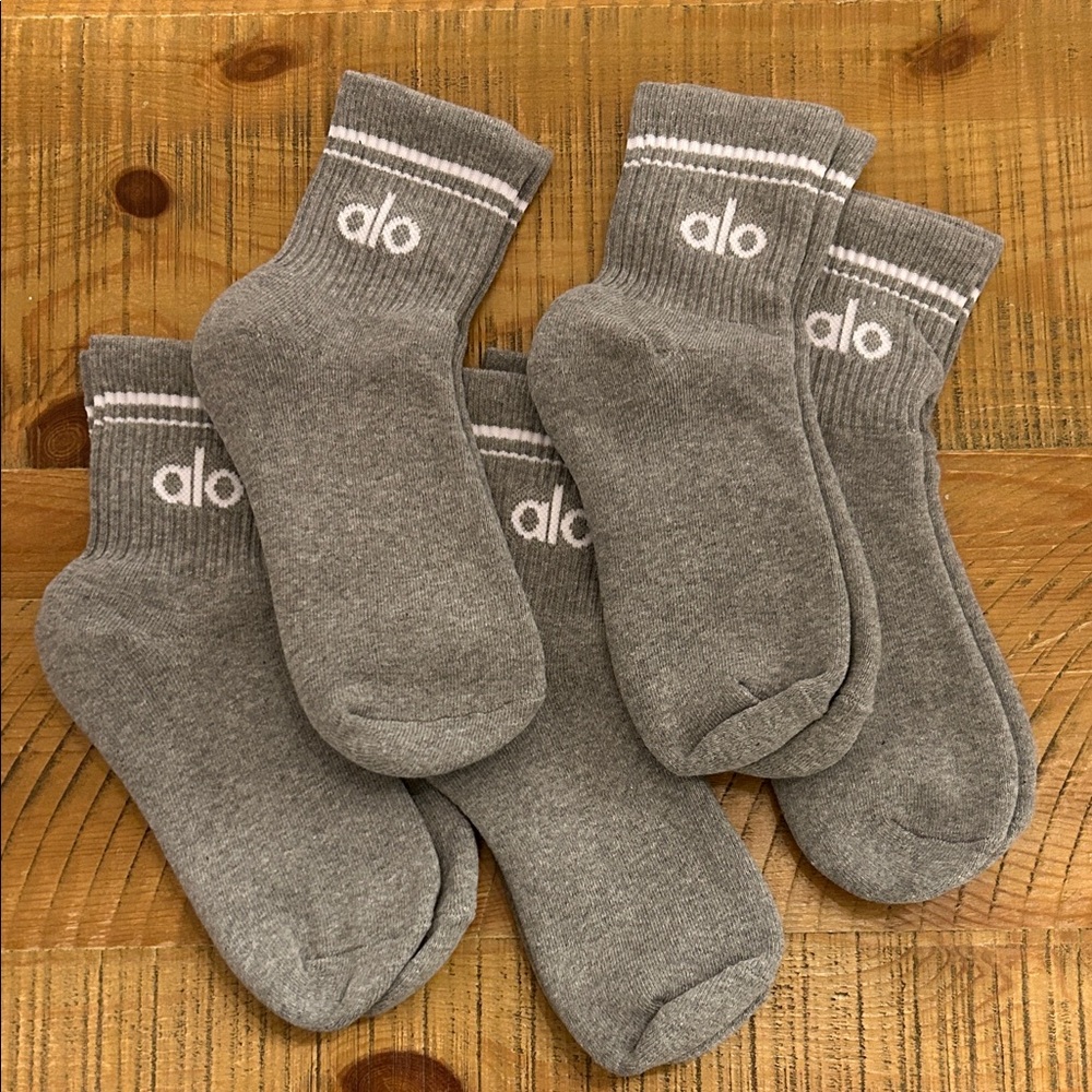 Alo Half-Crew Throwback Socks (5) - image 1